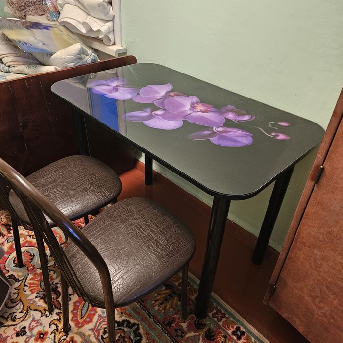 Продам стол и 4 стула