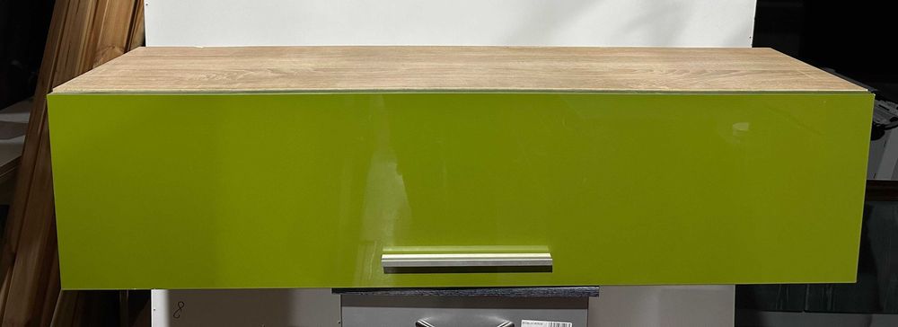 Dulap Suspendat cu usa si rafturi; Corp solid de perete