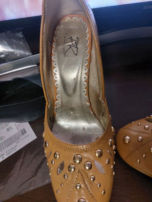 Pantofi piele deosebiți!
