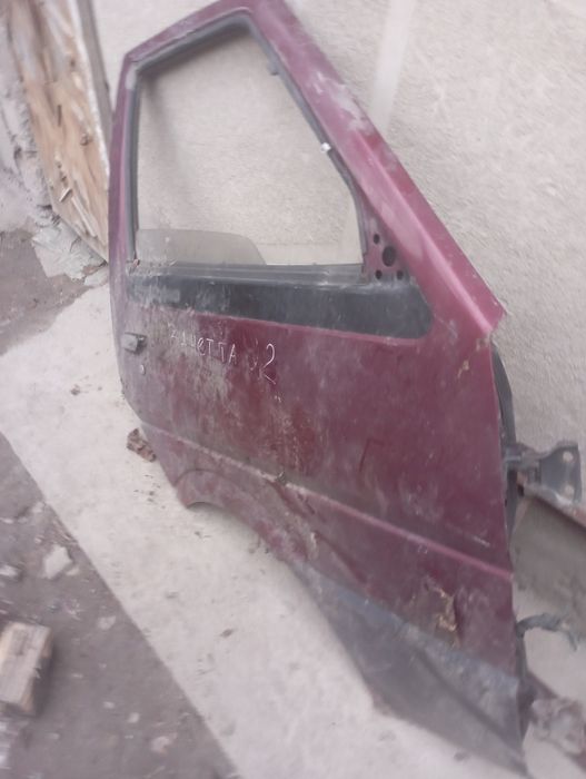 Продам дверь на Ниссан Ванетта 92г