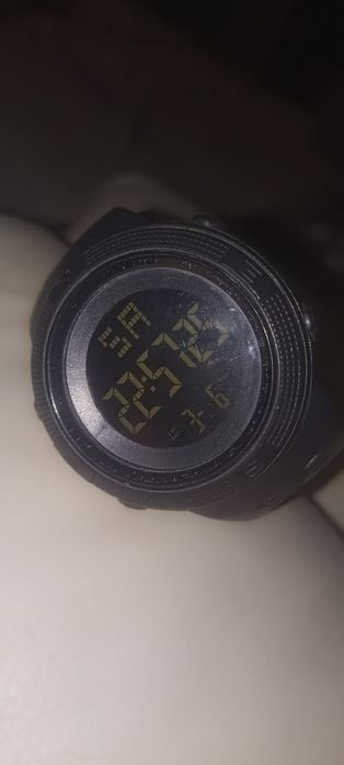 Продам новые электронные часы