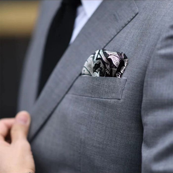 Новый костюм. 48. 100% шерсть.