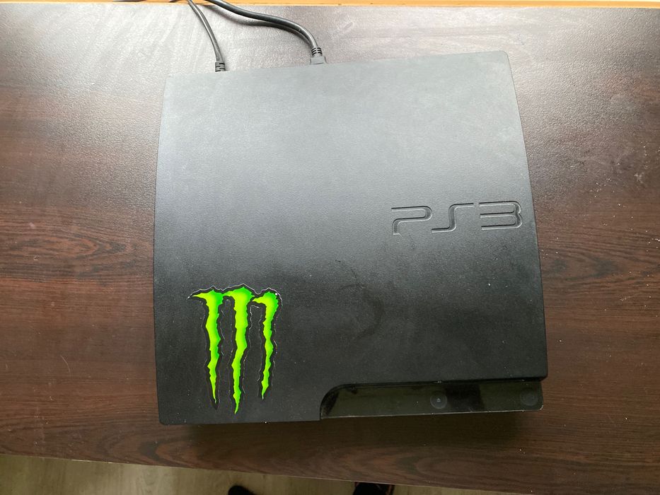 Ps3 със игри и всички кабели