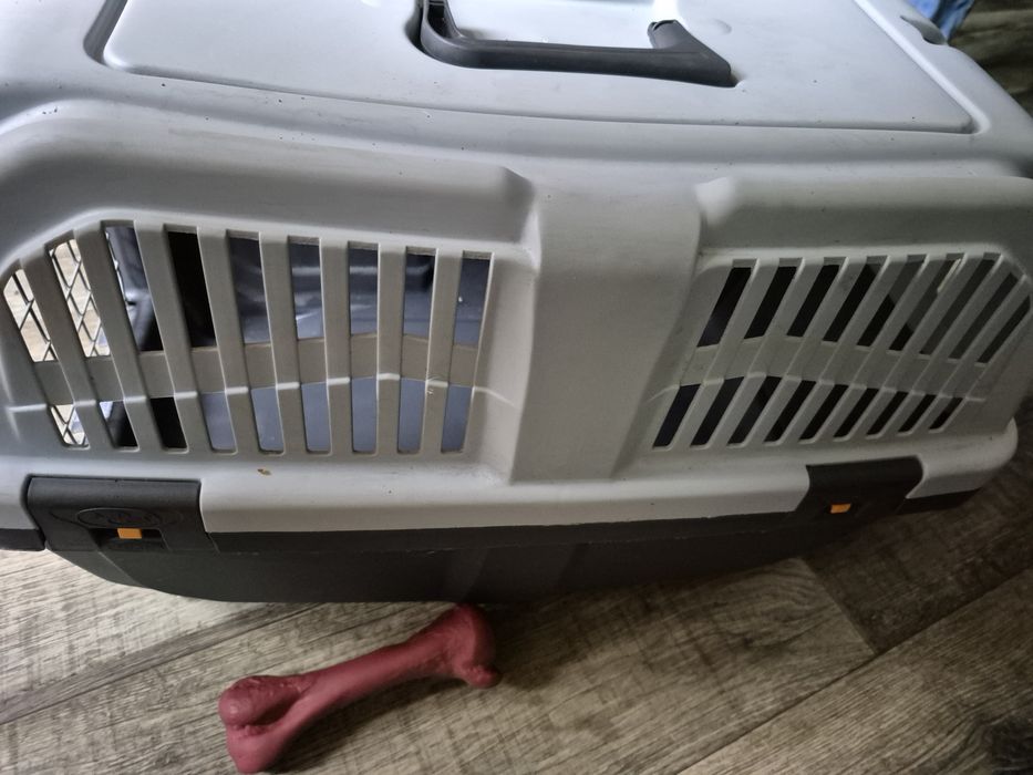 Vând  cușcă  pt  transport  câini