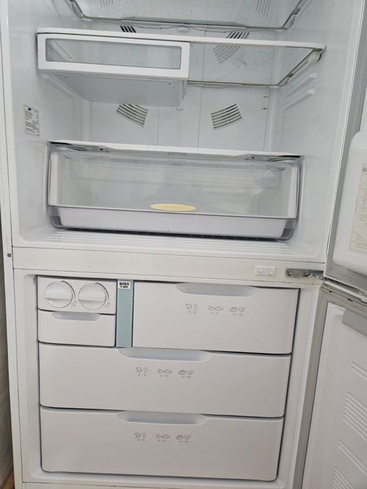 Холодильник Samsung