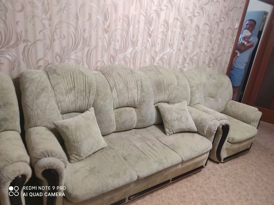 Продам диван и два кресла.