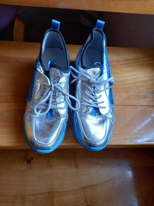 Дамски сребристи сникърси