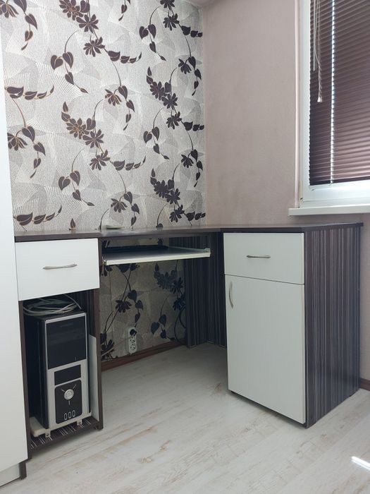 Обзавеждане за стая- легло, гардероб, бюро, шкафче, тоалетка