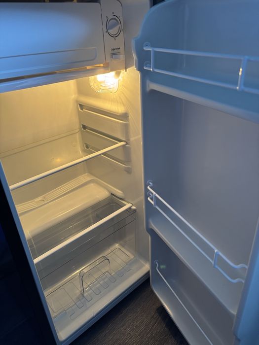 Маленький холодильник