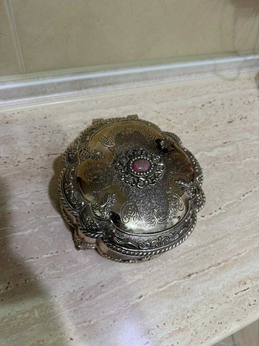 Две шкатулки для украшений