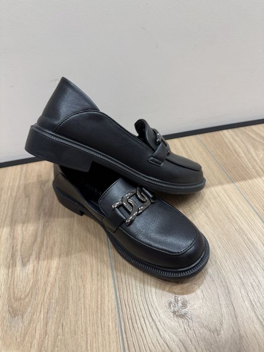 Продам туфли лоуферы