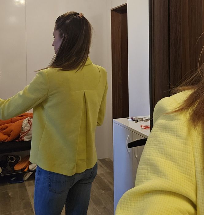 Жълто сако ZARA размер S