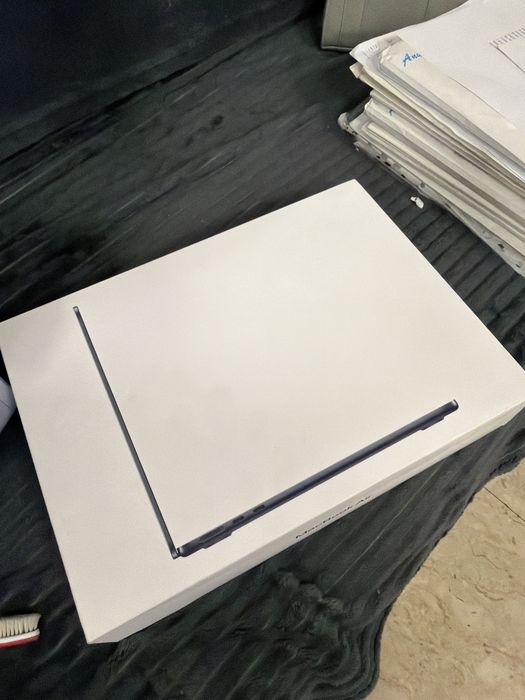 Laptop apple macbook air 13” m2 8gb 256gb nou 2 cicluri baterie 100% incarcator original