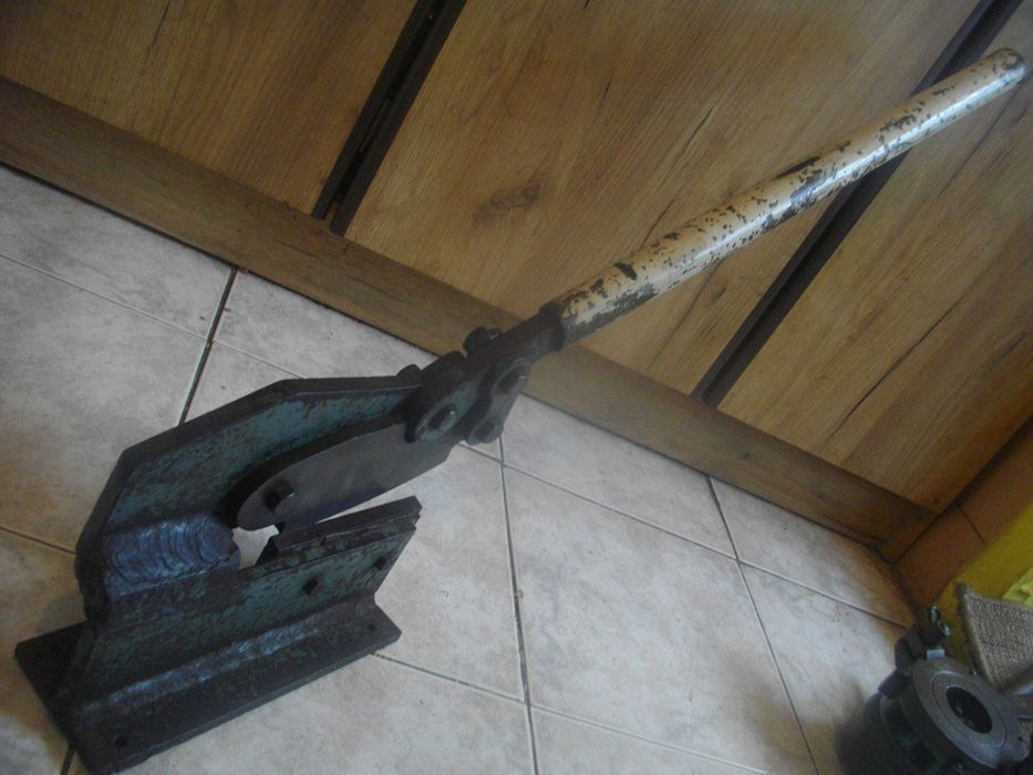 Гилотина Рязане Ламарина Плашка Винторезка Тръби Чук Менгеме Шарнирно