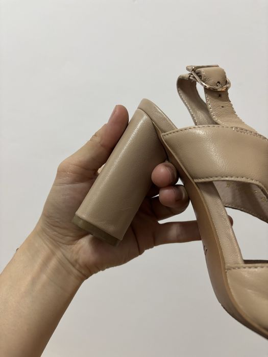 Туфли босоножки на каблуках