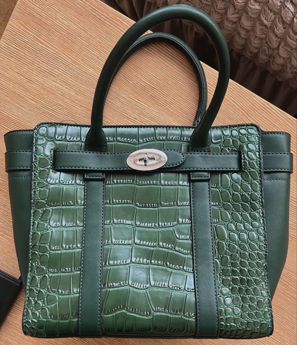 Дамска тъмнозелена чанта