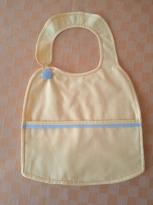 Бебешко Лигавниче в светложълт цвят.