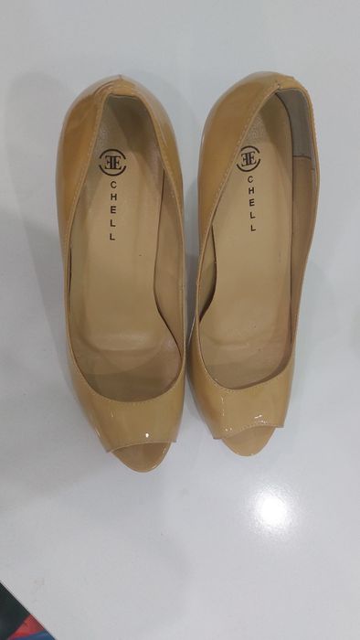 Каблуки жёлтые 39 размера