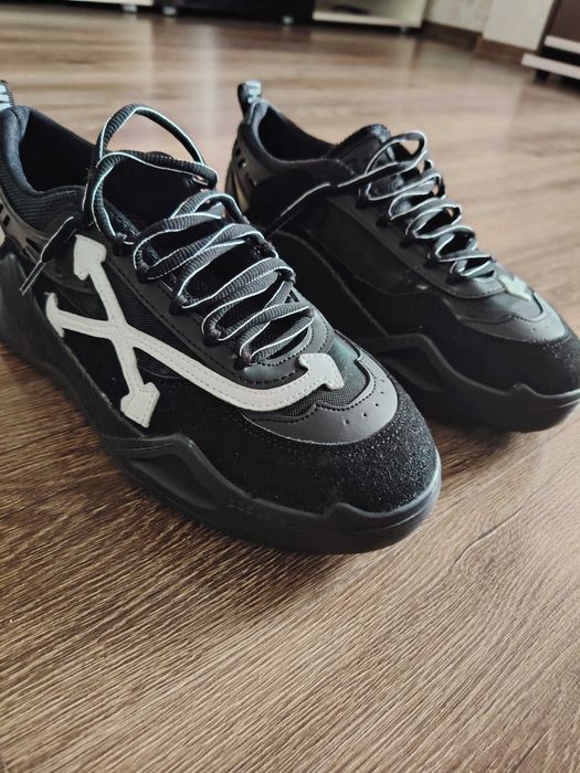 Pereche adidasi off white oddsy noir-1000