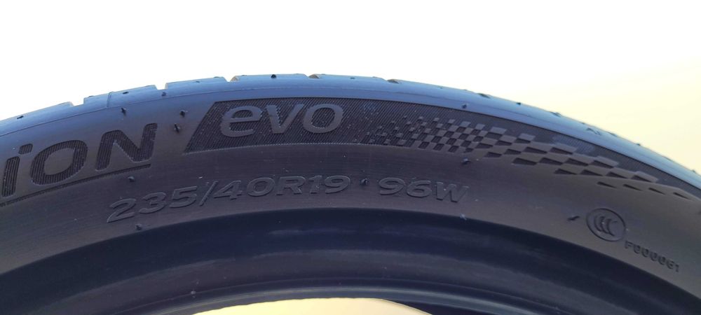 set 4 anvelope vara NOI originale Tesla Hankook iON evo 235 40 R19 96W