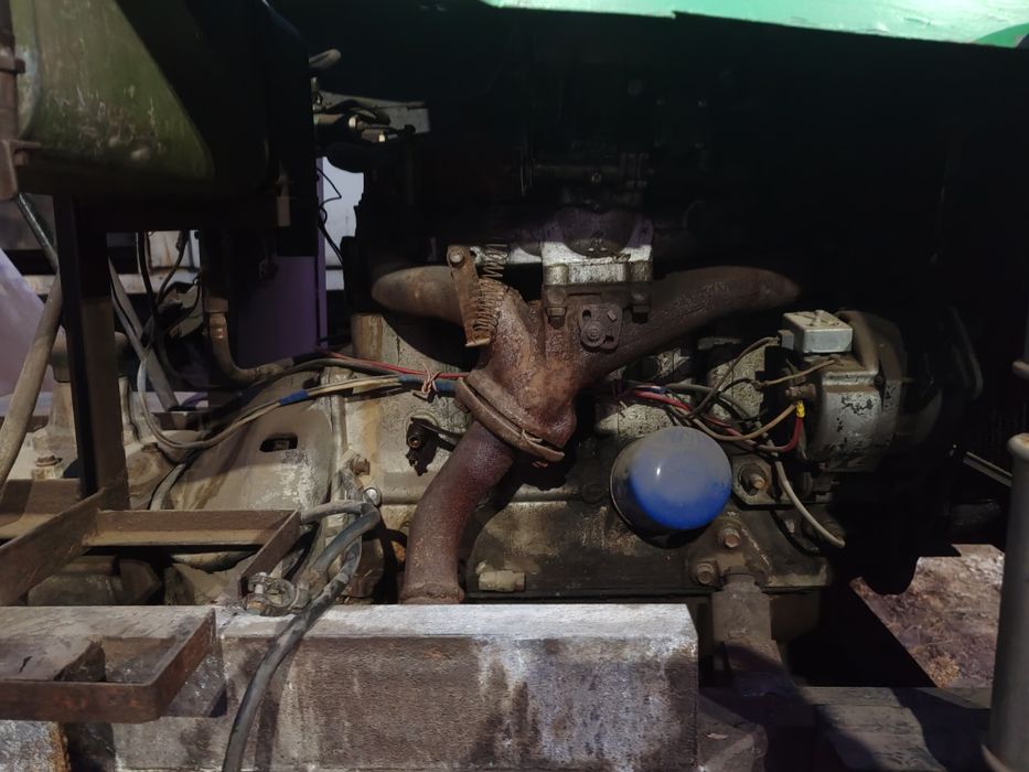 Трактор, вилочный погрузчик