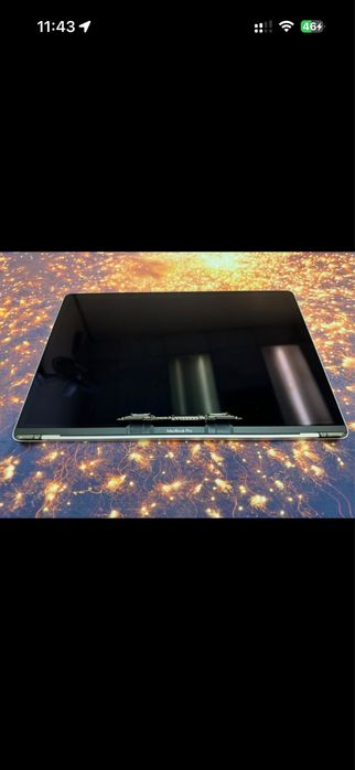 Разбитый экран от Macbook pro 16” 2019г