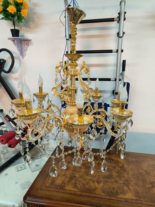 Продается Люстра