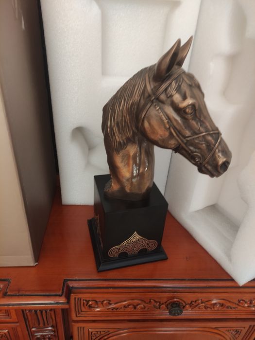 Сувенир Empire из бронзы