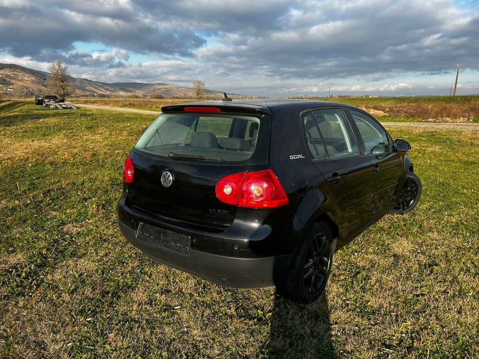 Volkswagen Golf 5 variante auto

 2350 Euro

1.6 benzina

An fabricați