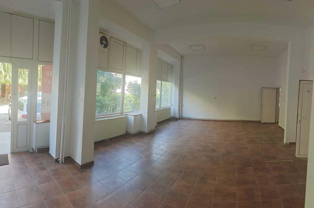 Showroom Spatiu Comercial Birou Salon Magazin - Vanzare sau Inchiriere - Arad - str Rodnei nr. 7-9, parter