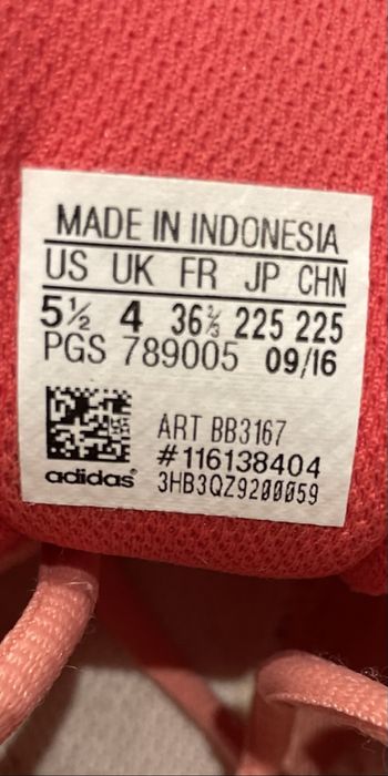 Дамски детски маратонки адидас.