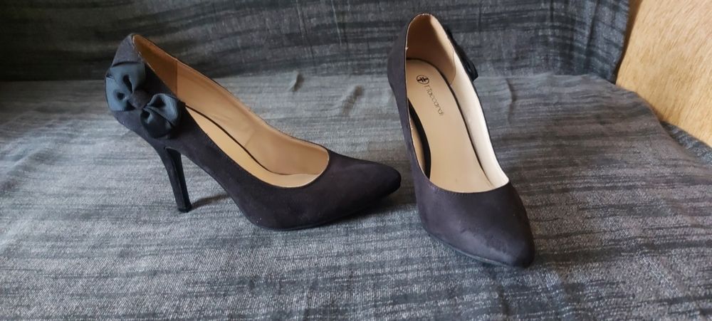 Туфли и ботинки 38-39