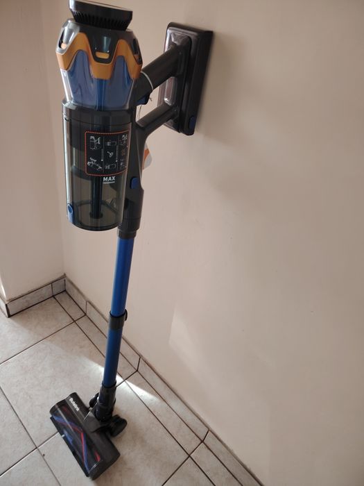 Aspirator vertical cu baterie nou