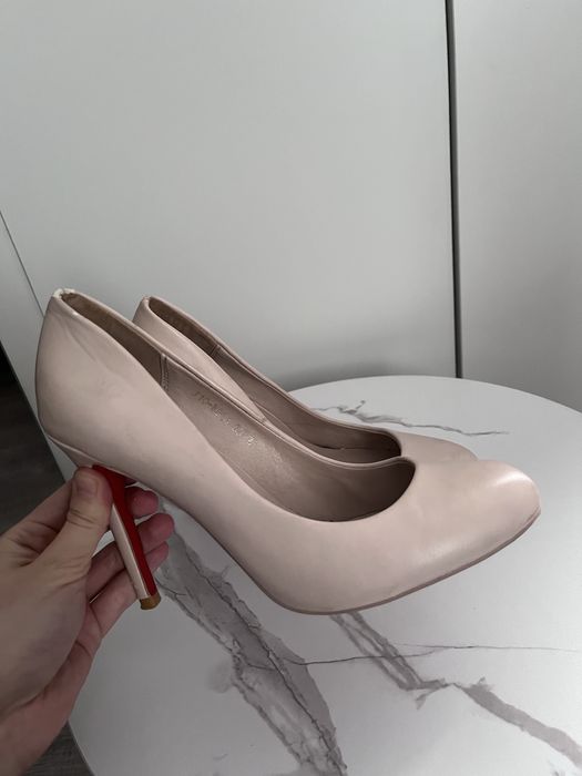 Продам туфли бежевые дешево