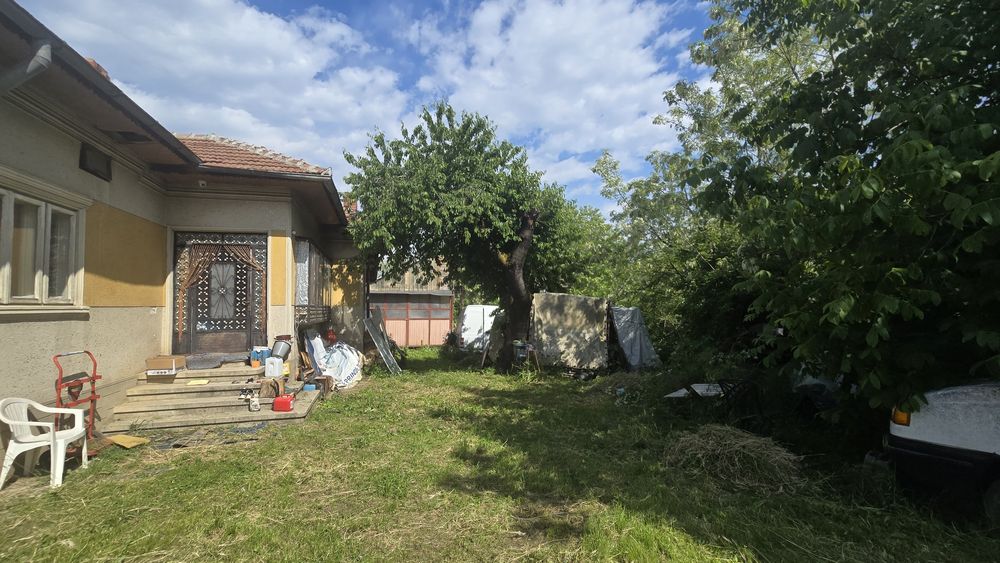 Casa si teren de vanzare