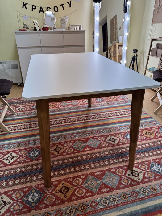 Продам стол обеденный