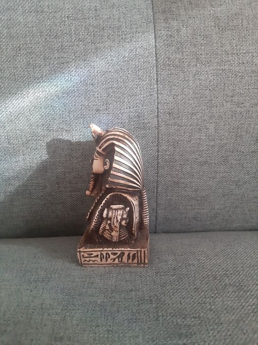 Статуэтка фараона из Египта