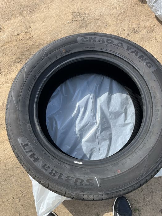 Срочна продам резина 245х 60 R18