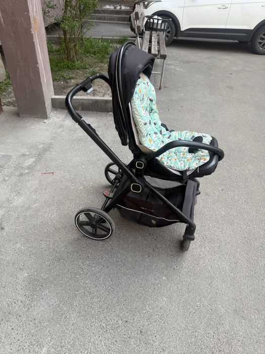 Прогулочная коляска