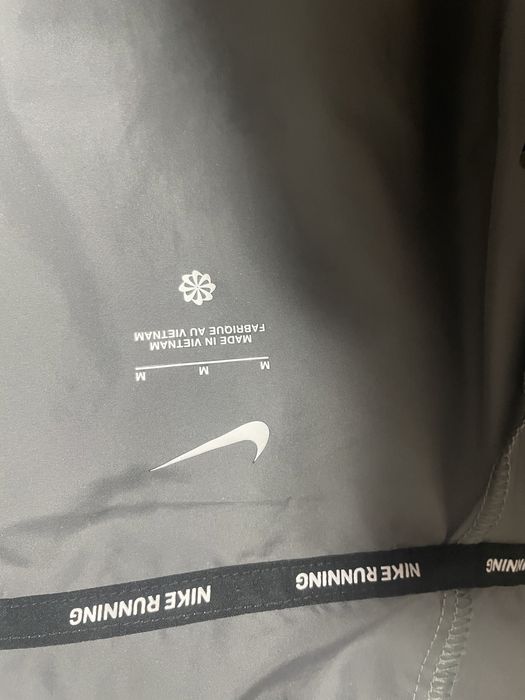 Ветровка за бягане Nike