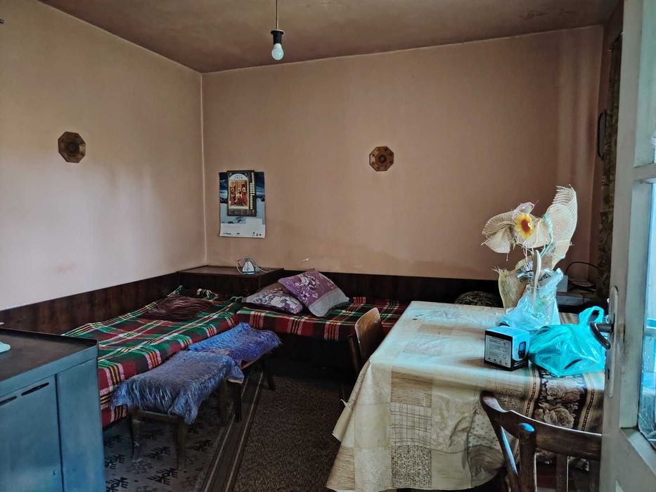Едноетажна тухлена къща 107 м2 в кв. Дивдядово, общ. Шумен