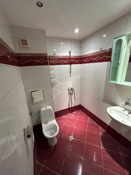 Продава се Тристаен апартамент в Бургас, Лазур - 99 кв.м за 2283 €/кв.м - Снимка #9