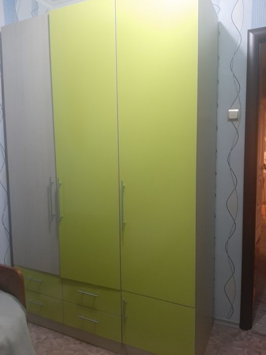 Продам плательный шкаф.