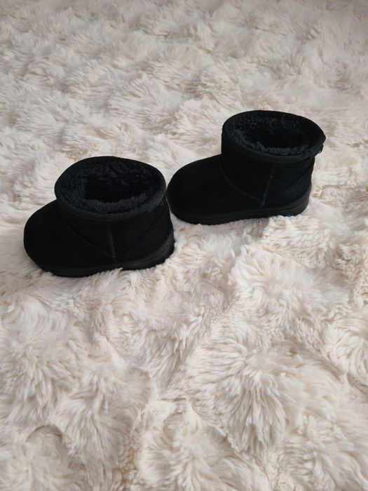UGG  mărimea 19 unisex