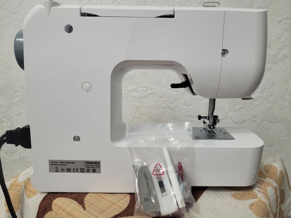 Швейная машина CHAYKA New Wave 599 белый, серый