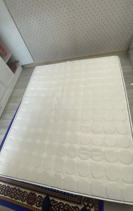 Продается кровать с матрасом.