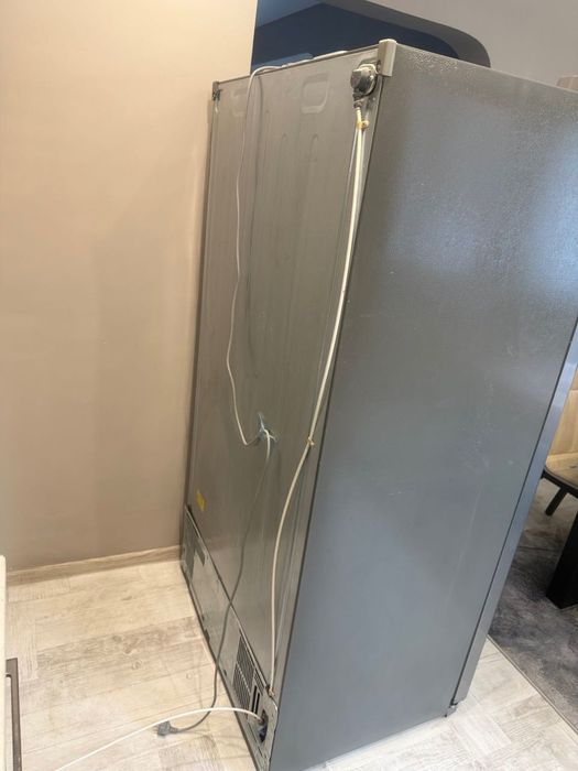 Повреден двоен хладилни LG