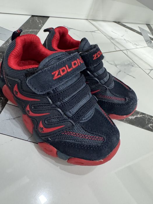 Кроссовки детские