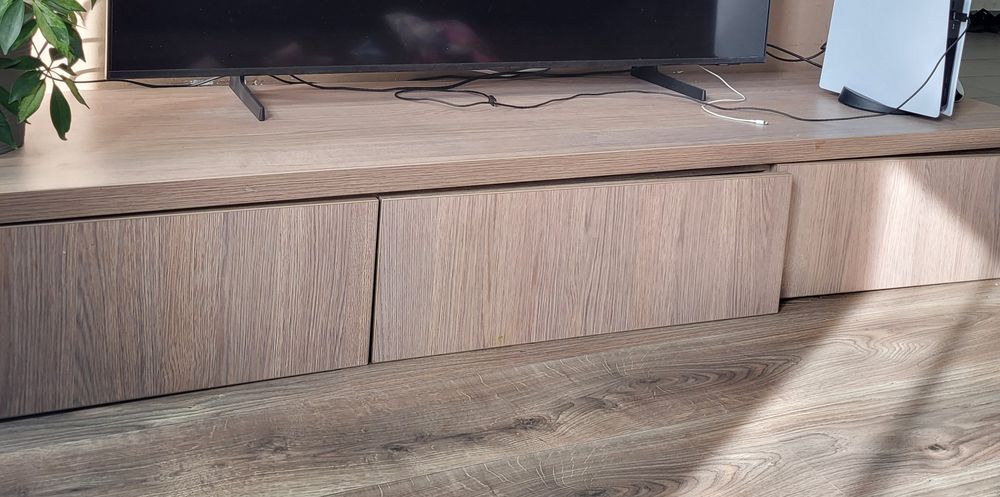Comoda tv cu 3 compartimente