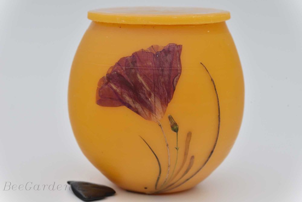 Ръчно изработено бурканче от пчелен восък с пчелен мед,